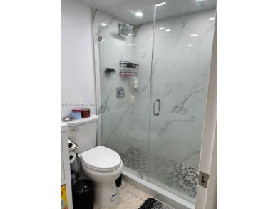 Beautiful condo in the heart of Pembroke Pines! First Floor on Pembroke Lakes Golf Club in Florida - for sale on GolfHomes.com, golf home, golf lot