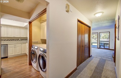 Welcome home to this beautifully updated condo overlooking the on Mint Valley Golf Course in Washington - for sale on GolfHomes.com, golf home, golf lot