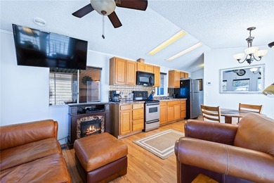 Welcome home to this beautifully maintained park model in the on Riverview Golf Course in Arizona - for sale on GolfHomes.com, golf home, golf lot