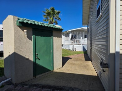 Lovely and well cared for 2 bedroom/2 bath cottage home on an on Long Island Golf Course in Texas - for sale on GolfHomes.com, golf home, golf lot