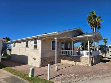 Lovely and well cared for 2 bedroom/2 bath cottage home on an on Long Island Golf Course in Texas - for sale on GolfHomes.com, golf home, golf lot