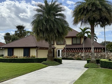 Welcome to the PGA RESORT COMMUNITY!  This rarely available 4 on PGA National Golf Club in Florida - for sale on GolfHomes.com, golf home, golf lot