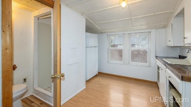 This spacious and charming 4 bedroom, 1.5 bath home is move-in on Pine Grove Country Club in Michigan - for sale on GolfHomes.com, golf home, golf lot