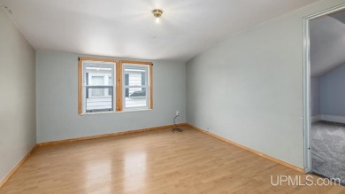 This spacious and charming 4 bedroom, 1.5 bath home is move-in on Pine Grove Country Club in Michigan - for sale on GolfHomes.com, golf home, golf lot