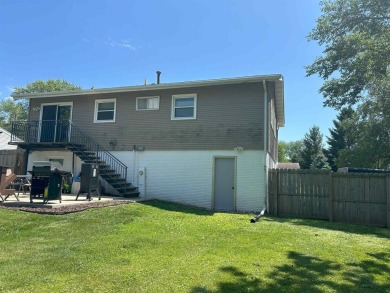 Must see this three bedroom, 1.5 bath home close to golf course on Park Hills Golf Course in Illinois - for sale on GolfHomes.com, golf home, golf lot