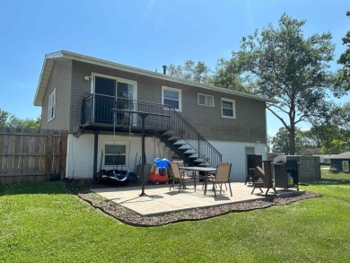 Must see this three bedroom, 1.5 bath home close to golf course on Park Hills Golf Course in Illinois - for sale on GolfHomes.com, golf home, golf lot