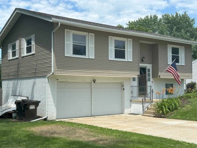 Must see this three bedroom, 1.5 bath home close to golf course on Park Hills Golf Course in Illinois - for sale on GolfHomes.com, golf home, golf lot