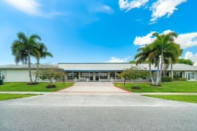 Canalfront Charm in Leisureville! Step into easygoing living on Leisureville Community Golf Course in Florida - for sale on GolfHomes.com, golf home, golf lot