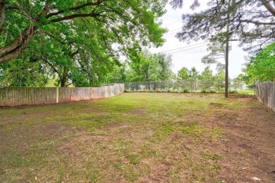 Cute 3 bedroom home with 1 1/2 bath, within walking distance to on Jimmie Austin OU Golf Club in Oklahoma - for sale on GolfHomes.com, golf home, golf lot