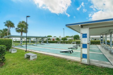 Canalfront Charm in Leisureville! Step into easygoing living on Leisureville Community Golf Course in Florida - for sale on GolfHomes.com, golf home, golf lot