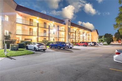 Welcome to this beautifully maintained 2-bedroom, 2-bathroom on Sunrise Lakes Phase III in Florida - for sale on GolfHomes.com, golf home, golf lot