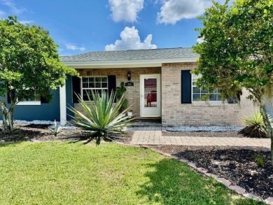 This fantastic split plan 3 bedroom, 3 bathroom Wekiva pool home on Wekiva Golf Club in Florida - for sale on GolfHomes.com, golf home, golf lot