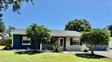 This fantastic split plan 3 bedroom, 3 bathroom Wekiva pool home on Wekiva Golf Club in Florida - for sale on GolfHomes.com, golf home, golf lot