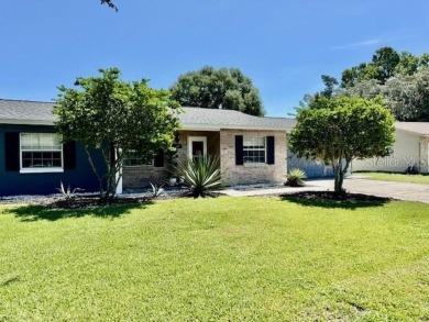 This fantastic split plan 3 bedroom, 3 bathroom Wekiva pool home on Wekiva Golf Club in Florida - for sale on GolfHomes.com, golf home, golf lot