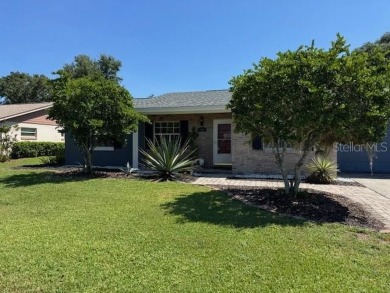 This fantastic split plan 3 bedroom, 3 bathroom Wekiva pool home on Wekiva Golf Club in Florida - for sale on GolfHomes.com, golf home, golf lot