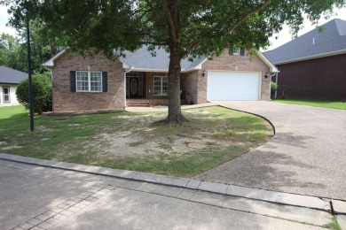 Beautiful home in the Twin Oaks subdivision! Twin Oaks is a on Laurel Country Club in Mississippi - for sale on GolfHomes.com, golf home, golf lot