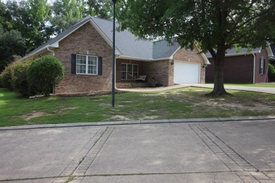 Beautiful home in the Twin Oaks subdivision! Twin Oaks is a on Laurel Country Club in Mississippi - for sale on GolfHomes.com, golf home, golf lot