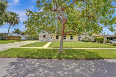 BRAND NEW ROOF! NEW ELECTRIC PANEL! BRAND NEW A/C (3 ton on Cooper Colony Country Club in Florida - for sale on GolfHomes.com, golf home, golf lot