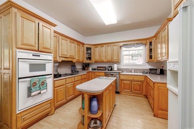 Welcome to 117 Cifuentes Way, a charming 3BR, 4BA custom home on Ponce De Leon Golf Course in Arkansas - for sale on GolfHomes.com, golf home, golf lot