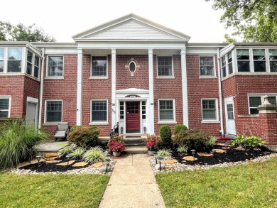 Location! Location! Easy Living Step Free/One Level Living from on Fort Mitchell Country Club in Kentucky - for sale on GolfHomes.com, golf home, golf lot