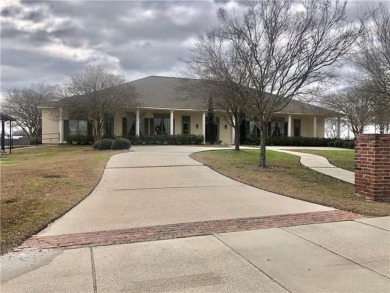 Price Improvement! Original owner of this Fabulous 3 BR 2 BA on Pelican Point Golf Club in Louisiana - for sale on GolfHomes.com, golf home, golf lot