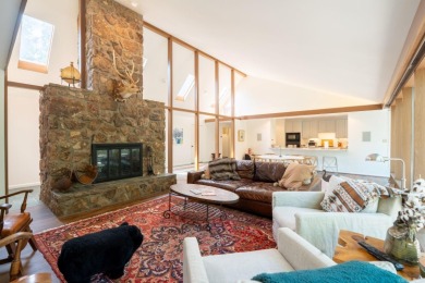 This 3-bedroom, 3-bath 1-level home on Ridge Road at Eden Isle on Red Apple Inn and Country Club in Arkansas - for sale on GolfHomes.com, golf home, golf lot