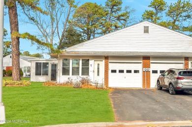 Welcome home to this two bedroom Oakwood II. Located on a Cul de on Keswick Village Golf Course in New Jersey - for sale on GolfHomes.com, golf home, golf lot