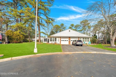 Welcome home to this two bedroom Oakwood II. Located on a Cul de on Keswick Village Golf Course in New Jersey - for sale on GolfHomes.com, golf home, golf lot