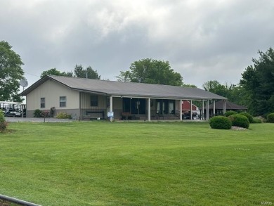 Here is your chance to own a business. This is a fully on Twin Oaks Golf Club in Illinois - for sale on GolfHomes.com, golf home, golf lot