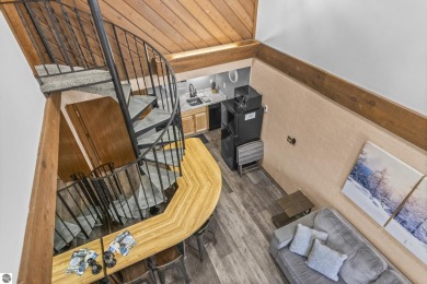 This is a sharp two-bedroom condominium located within 500 feet on Schuss Mountain Golf Club in Michigan - for sale on GolfHomes.com, golf home, golf lot