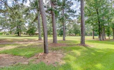 Enjoy golf course living at its finest in this wonderful 3 on Colonial Country Club Deerfield in Mississippi - for sale on GolfHomes.com, golf home, golf lot