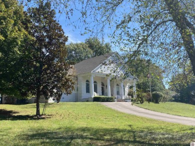 Elegant executive home overlooking Mayfield Graves County on Mayfield-Graves Country Club in Kentucky - for sale on GolfHomes.com, golf home, golf lot
