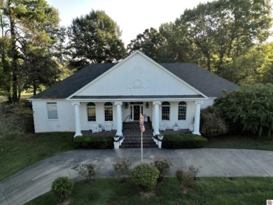 Elegant executive home overlooking Mayfield Graves County on Mayfield-Graves Country Club in Kentucky - for sale on GolfHomes.com, golf home, golf lot