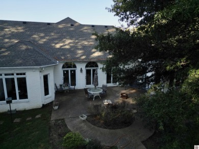 Elegant executive home overlooking Mayfield Graves County on Mayfield-Graves Country Club in Kentucky - for sale on GolfHomes.com, golf home, golf lot