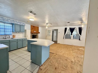 Discover the potential of this cozy 2-bed, 2-bath home in the on Pendleton Harbor in Texas - for sale on GolfHomes.com, golf home, golf lot
