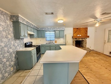 Discover the potential of this cozy 2-bed, 2-bath home in the on Pendleton Harbor in Texas - for sale on GolfHomes.com, golf home, golf lot