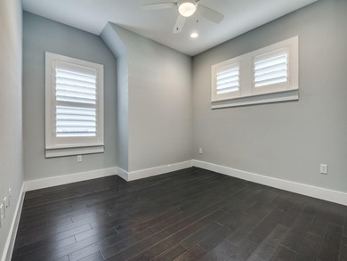 Experience effortless living in this turnkey, energy-efficient on Stevens Park Golf Course in Texas - for sale on GolfHomes.com, golf home, golf lot