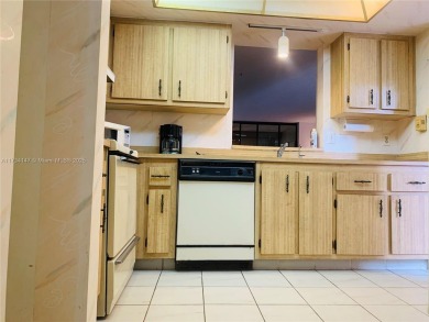 Charming and roomy 2 bedroom 2 bath condo with enclosed porch on Oriole Golf and Tennis Club in Florida - for sale on GolfHomes.com, golf home, golf lot