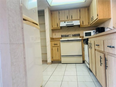 Charming and roomy 2 bedroom 2 bath condo with enclosed porch on Oriole Golf and Tennis Club in Florida - for sale on GolfHomes.com, golf home, golf lot