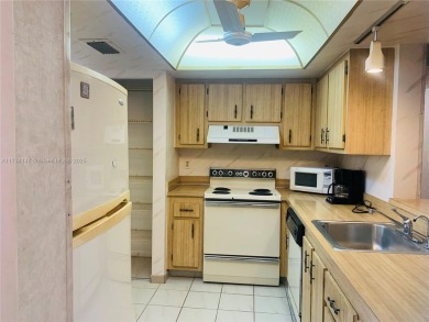 Charming and roomy 2 bedroom 2 bath condo with enclosed porch on Oriole Golf and Tennis Club in Florida - for sale on GolfHomes.com, golf home, golf lot