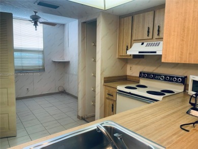 Charming and roomy 2 bedroom 2 bath condo with enclosed porch on Oriole Golf and Tennis Club in Florida - for sale on GolfHomes.com, golf home, golf lot