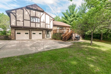 This spacious, split-level turnkey home has 3 bedrooms, 3 baths on Lake Arrowhead Golf Course - The Pines in Wisconsin - for sale on GolfHomes.com, golf home, golf lot