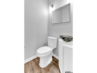 Enjoy resort style living in this beautiful 3-bedroom, 2.5-bath on Hide-A-Way Lake Golf Course in Texas - for sale on GolfHomes.com, golf home, golf lot