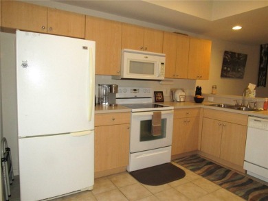 MOTIVATED SELLER!  This immaculate 2 bedroom, 2 1/2 bath on Deep Creek Golf Club in Florida - for sale on GolfHomes.com, golf home, golf lot