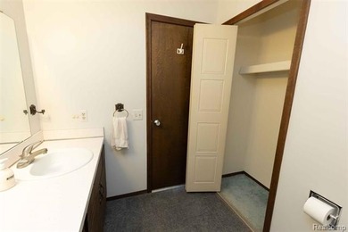 You could start your new year, with your new condo. Clean and on Marysville Golf Course in Michigan - for sale on GolfHomes.com, golf home, golf lot