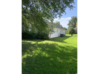 Single level 4 bedrooms, 3 full baths home on a corner lot in on Arrowhead Country Club in South Carolina - for sale on GolfHomes.com, golf home, golf lot