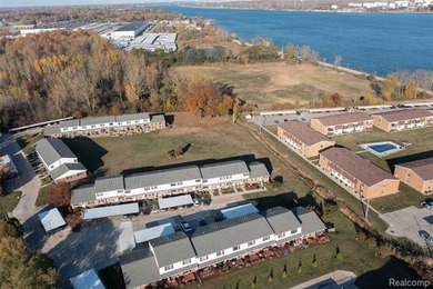 You could start your new year, with your new condo. Clean and on Marysville Golf Course in Michigan - for sale on GolfHomes.com, golf home, golf lot