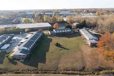 You could start your new year, with your new condo. Clean and on Marysville Golf Course in Michigan - for sale on GolfHomes.com, golf home, golf lot