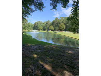 Single level 4 bedrooms, 3 full baths home on a corner lot in on Arrowhead Country Club in South Carolina - for sale on GolfHomes.com, golf home, golf lot