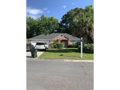 Single level 4 bedrooms, 3 full baths home on a corner lot in on Arrowhead Country Club in South Carolina - for sale on GolfHomes.com, golf home, golf lot